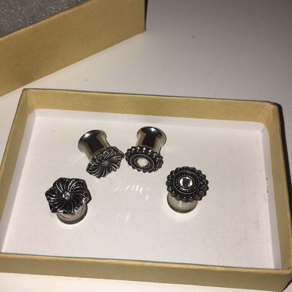 Gauges - Picture 2 of 4